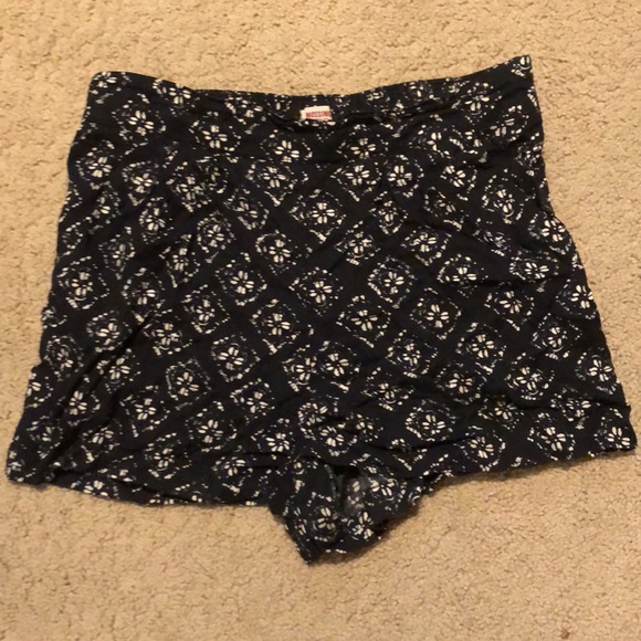 Soft, flowy shorts - Picture 1 of 3